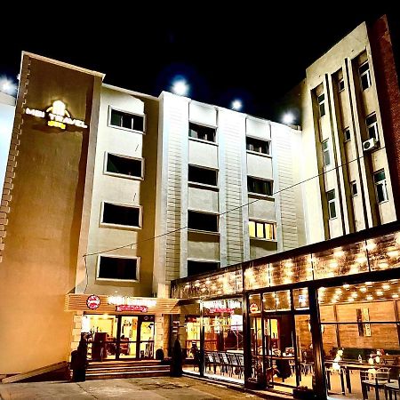 Mbi Travel Inn Craiova Exteriör bild