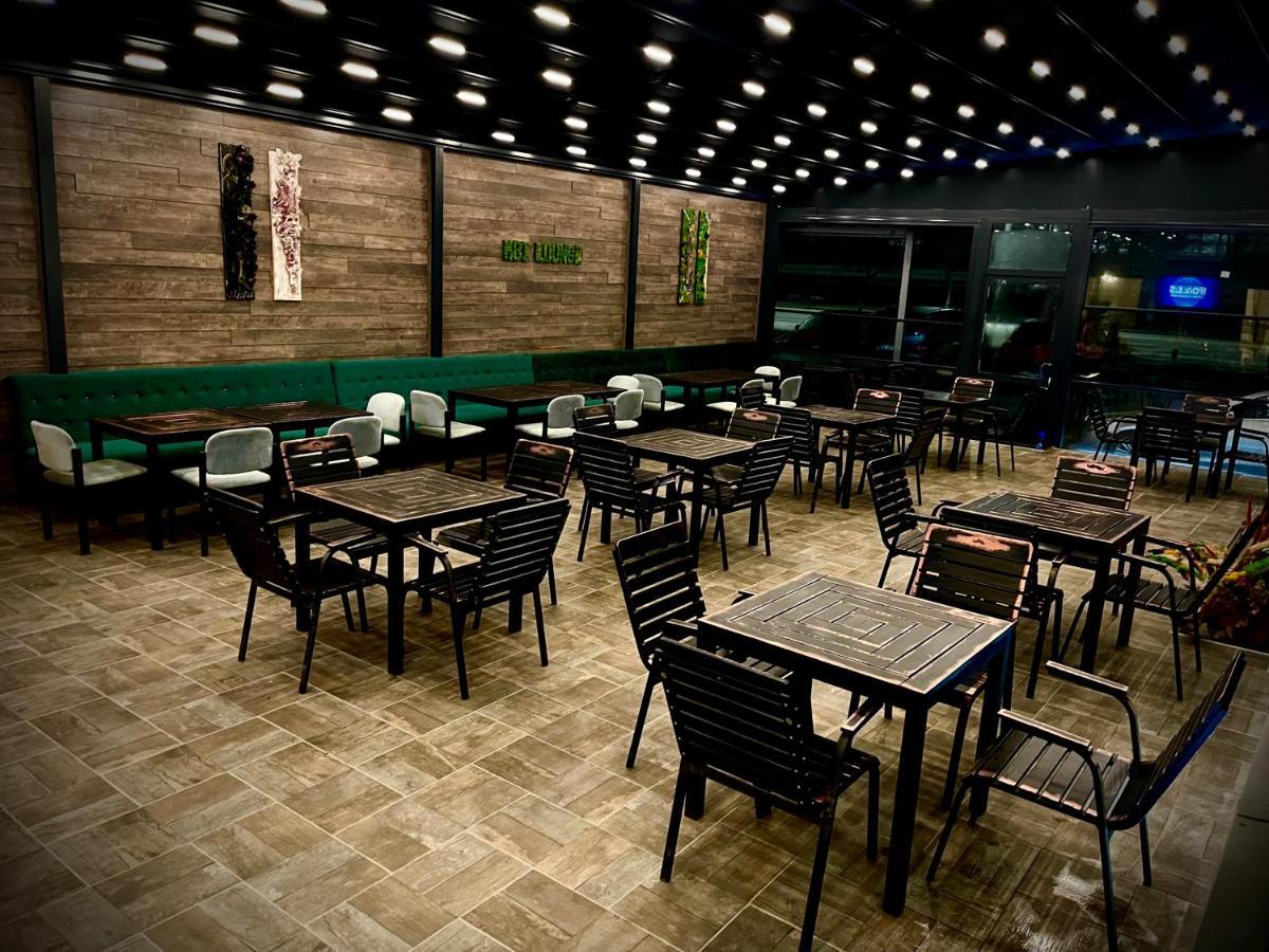 Mbi Travel Inn Craiova Exteriör bild