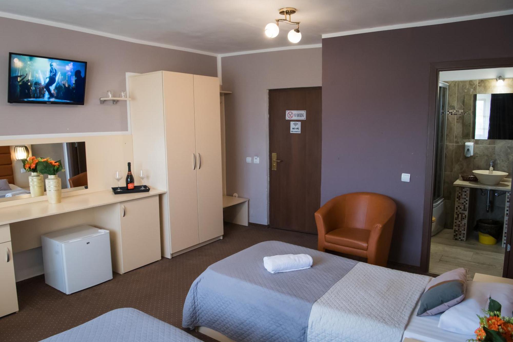Mbi Travel Inn Craiova Exteriör bild