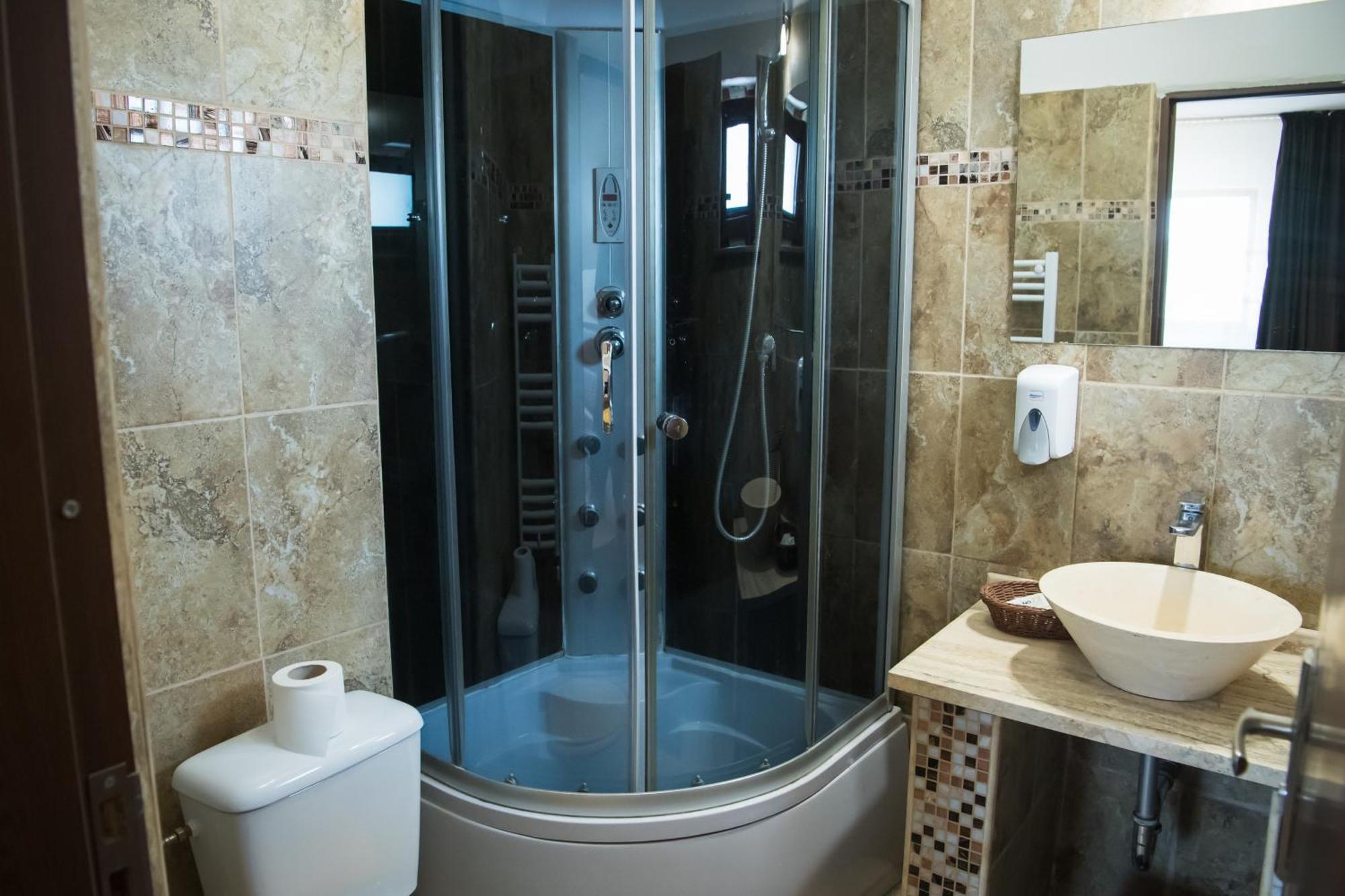 Mbi Travel Inn Craiova Exteriör bild