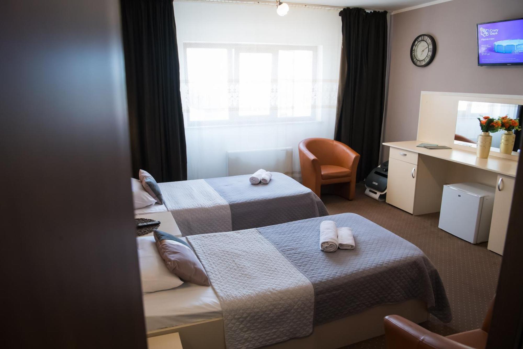 Mbi Travel Inn Craiova Exteriör bild