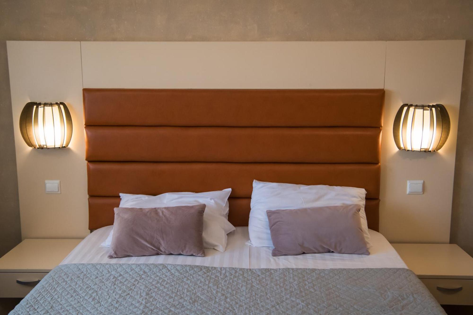 Mbi Travel Inn Craiova Exteriör bild