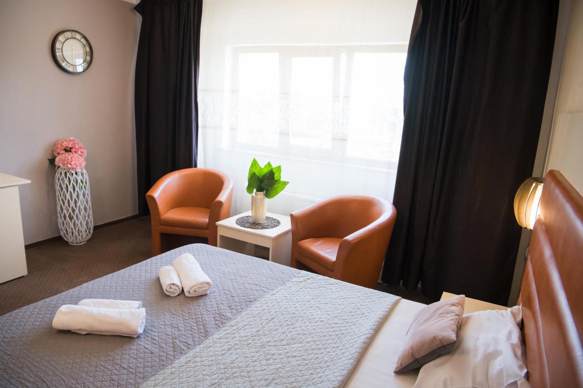 Mbi Travel Inn Craiova Exteriör bild