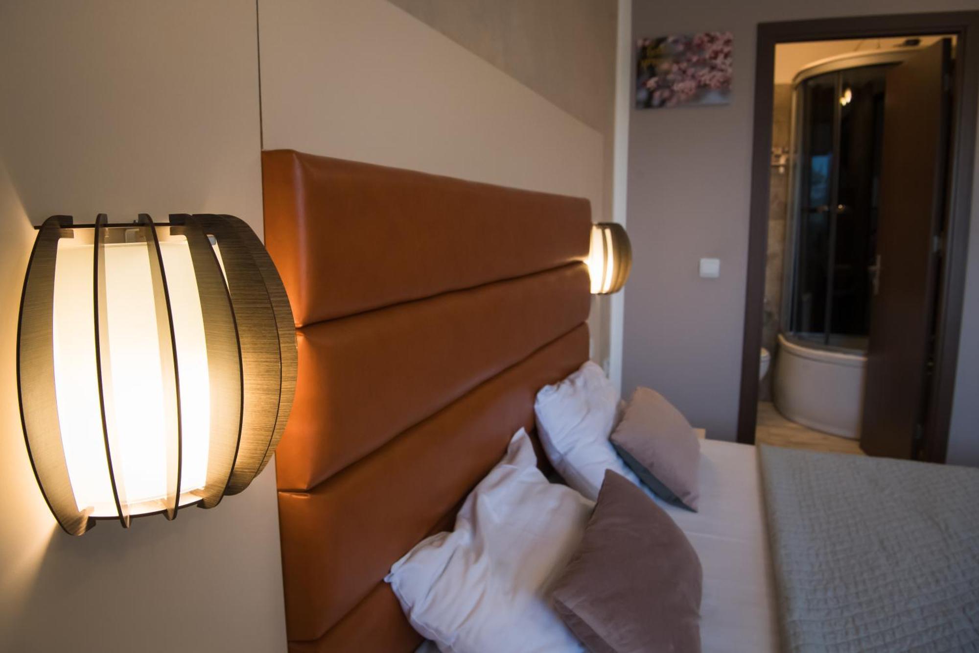 Mbi Travel Inn Craiova Exteriör bild