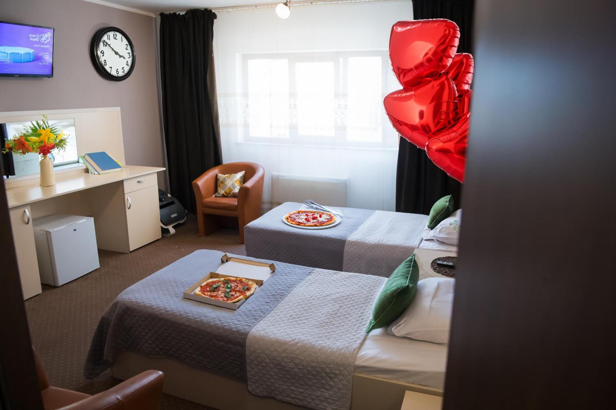 Mbi Travel Inn Craiova Exteriör bild