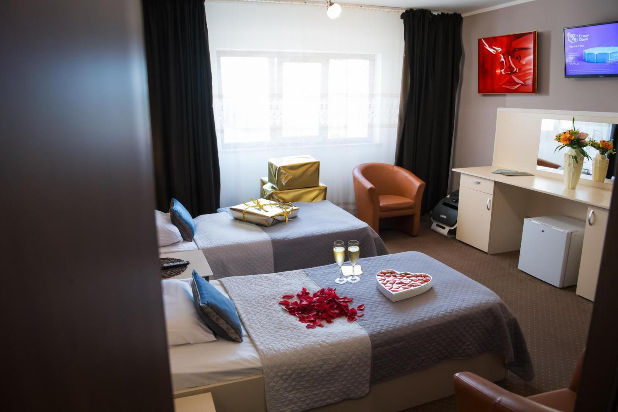 Mbi Travel Inn Craiova Exteriör bild