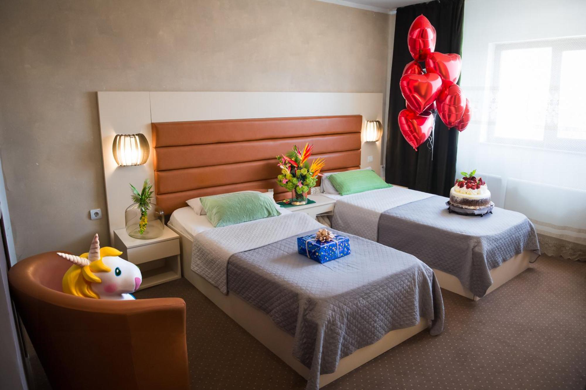 Mbi Travel Inn Craiova Exteriör bild